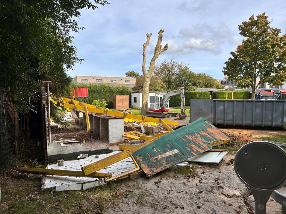 Het oude speeltuingebouw van speeltuin Sint Joseph in Meerssen wordt gesloopt