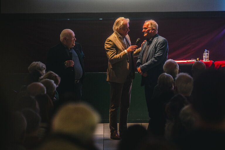 Hub Meijers, Arie de Zeeuw en Lou Wanten tijdens de bewonersavond in Meerssen