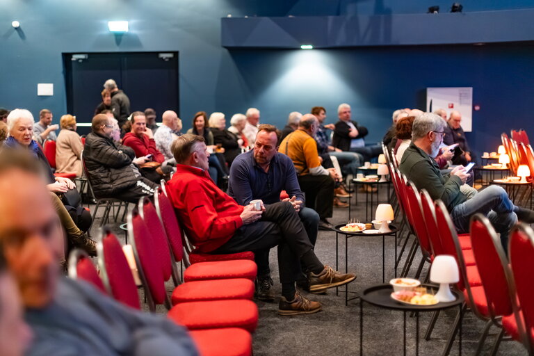 Bewoners in de zaal tijdens de bewonersavond Beek